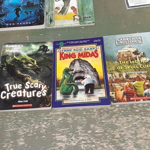 10 pc bundle of junior scholastic mystery books - Picture 3 of 5